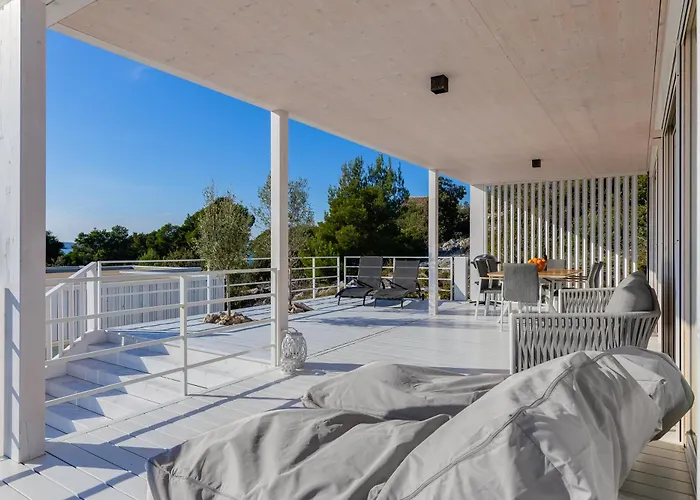 Monika - Buqez Villa Drage