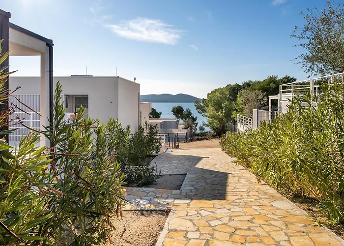 Monika - Buqez Villa Drage